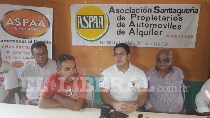 Taxistas de Santiago y de La Banda pidieron un aumento del 35-en-porciento- en la tarifa