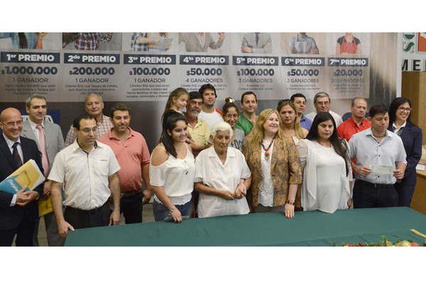 Estoy muy agradecida con el BSE y con Tarjeta Sol dijo la ganadora del milloacuten 