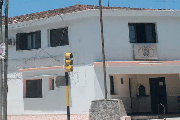 Un nintildeo estaba sentado en la vereda y recibioacute un disparo de una tumbera