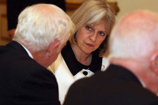 La primera ministra Theresa May cambioacute la cuacutepula oficialista para avanzar sin rupturas hacia el Brexit