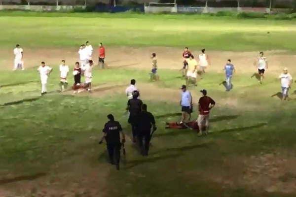 Escaacutendalo en una final de la categoriacutea Sub 15 por una pelea entre jugadores y agresiones a un aacuterbitro