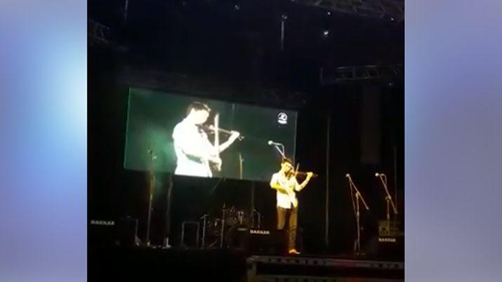 Marcelo Tinelli fascinado con un violinista santiaguentildeo