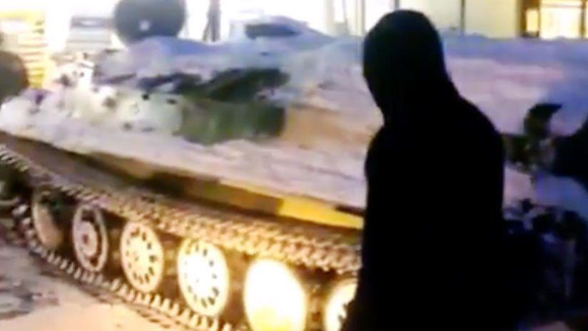Insoacutelito- Utilizoacute un tanque militar para robar alcohol de una tienda