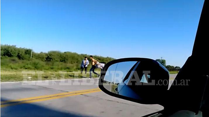 Imagen de la pelea entre los jóvenes