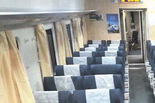 Un equipo municipal efectuacutea una gran difusioacuten turiacutestica por el Festival Nacional de La Salamanca