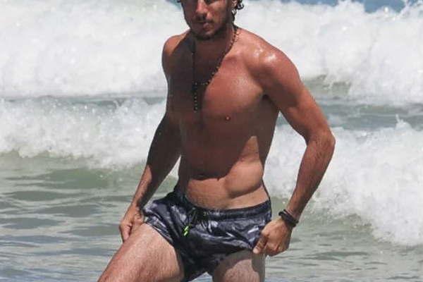 Pico Moacutenaco ni se saluda con Pampita Ardohain en Punta