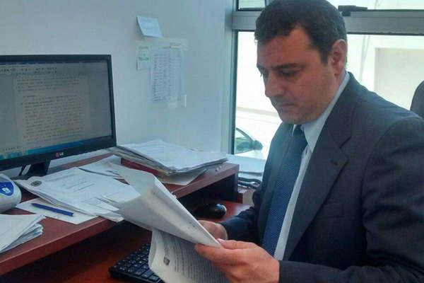 Maniataron a un anciano para robarle 800 y gran cantidad de bienes