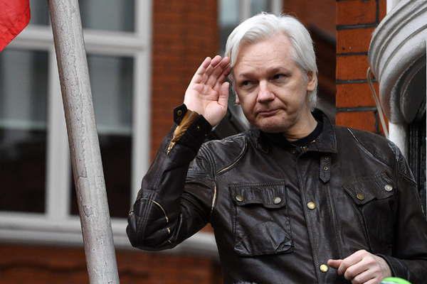 Ecuador nacionalizoacute a Julian Assange pero Londres no le reconoce el estatus diplomaacutetico