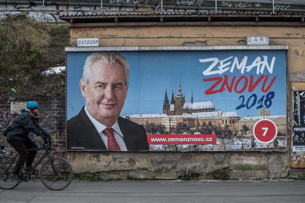Los checos votan con Zeman como favorito