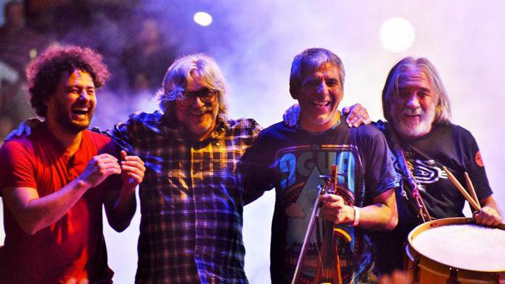 La Juntada improvisoacute un recital que hizo bailar a todos en Jesuacutes Mariacutea