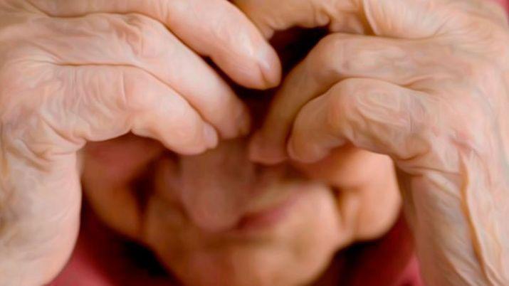 Anciana se fugoacute de su casa y denuncioacute que su hija la golpeoacute