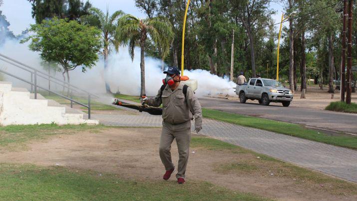 Importante operativo de fumigacioacuten en el Parque Aguirre