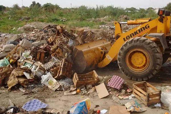 Erradican basurales en terrenos privados en Deaacuten Funes y Necochea