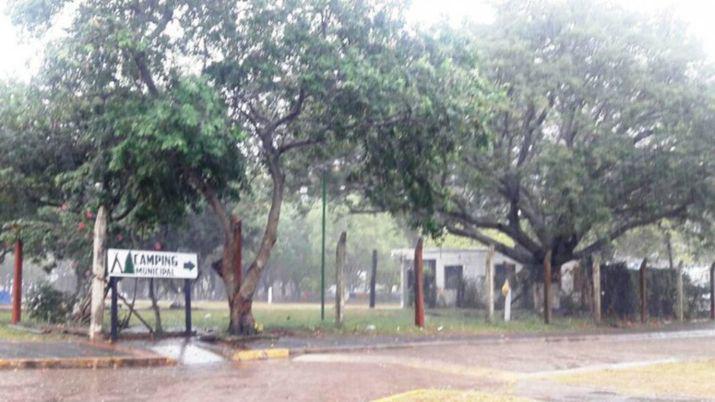 Se refugiaron de la tormenta en una carpa les cayoacute un rayo y murieron