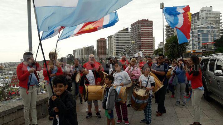 VIDEO  La Marcha de los Bombos recorrioacute La Feliz
