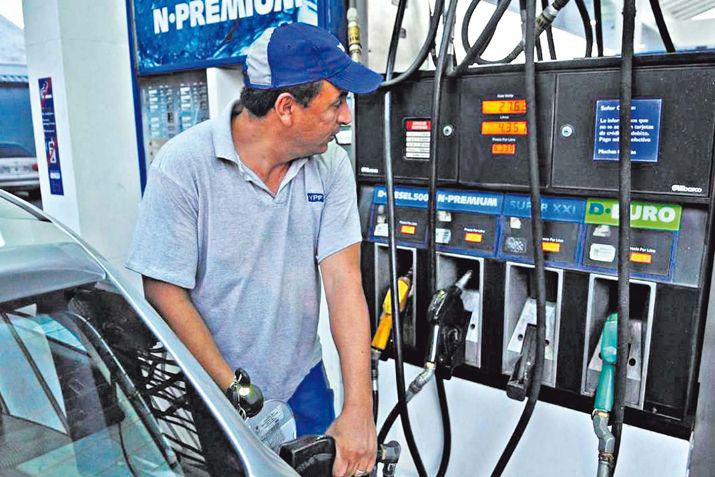 Coacutemo quedaron hasta hoy los precios de los combustibles tras el ajuste de Oil y queacute petroleras los tienen maacutes bajos
