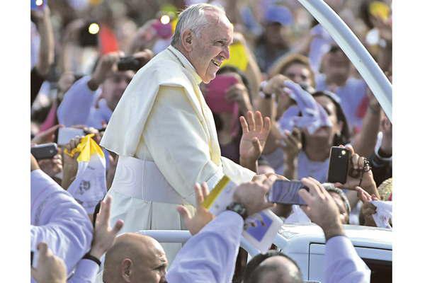 Bergoglio vuelve a Chile como Francisco  para pedir por la paz en Temuco y orar  por los hermanos migrantes en Iquiqe