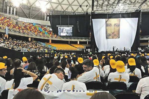 Francisco llega a Chile en medio de amenazas contra su vida atentados a iglesias y denuncias de pedofilia