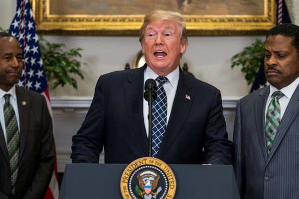 Trump se defiende de acusaciones de racismo