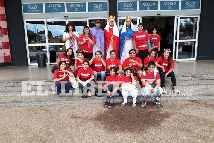 Los jóvenes de la Renovación Carism�tica Católica de Santiago del Estero brindaron su solidaridad a los niños del Cepsi