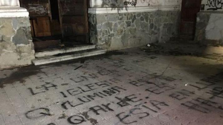 A horas de la llegada del Pontiacutefice quisieron prender fuego a una sexta iglesia