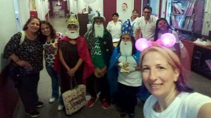 Payacaacutencer repartioacute golosinas a los nenes internados en el Cepsi