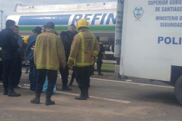 Sufrioacute un infarto y murioacute mientras viajaba en su motocicleta con su esposa 