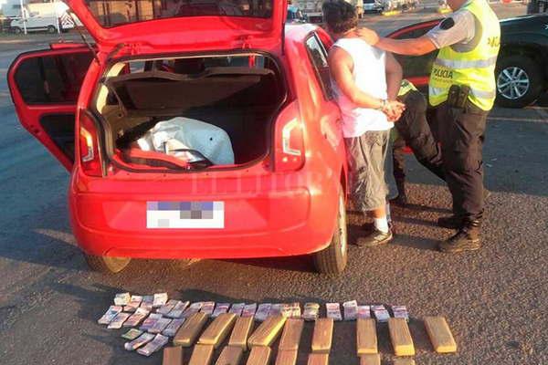 Un hombre que partioacute de Fernaacutendez fue interceptado con al menos 17 panes de marihuana