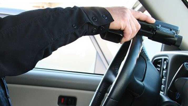 Denuncioacute que su ex la amenazoacute con un arma desde el automoacutevil