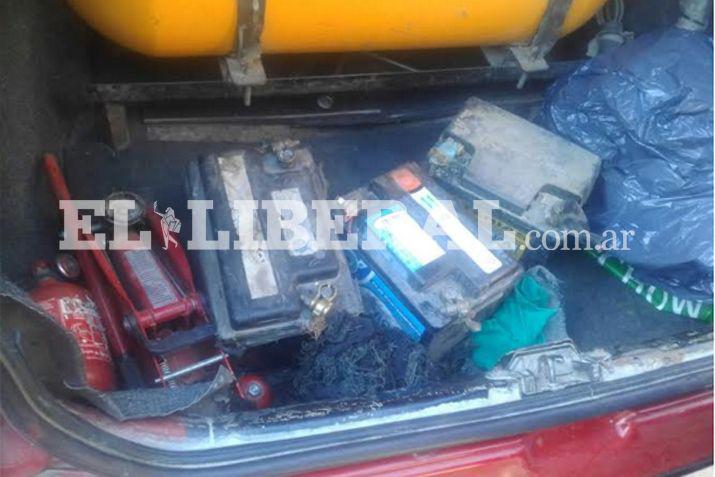 La mayoría de los elementos secuestrados se hallaban en el bal del auto de uno de los involucrados