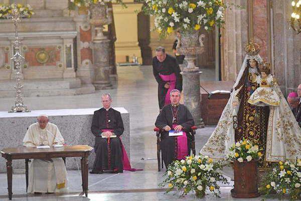El papa Francisco pidioacute perdoacuten y dijo sentir dolor y verguumlenza por abusos del clero chileno a nintildeos