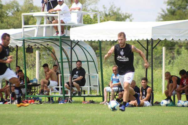 El Ferro ganoacute otro amistoso y Palacios sufrioacute un desgarro