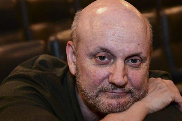 Campanella lleva al teatro prejuicios y vicios sociales