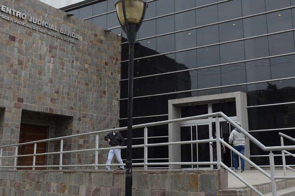 Preventiva para sujeto que abusaba de nintildea de 11 antildeos discapacitada 