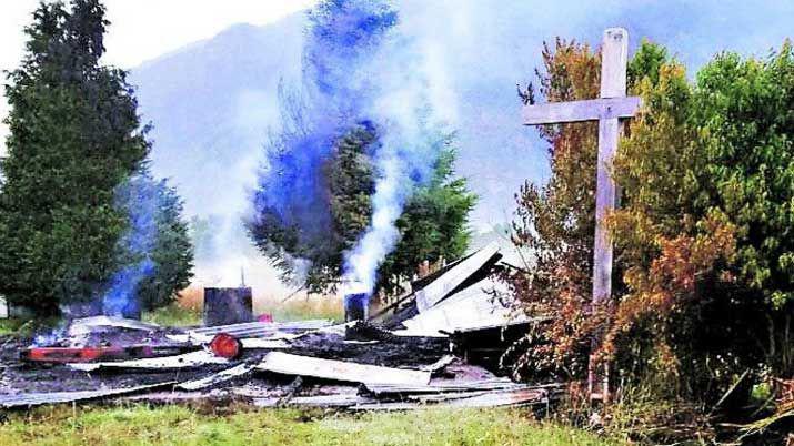 Antes de la llegada del Papa queman una capilla y dos helicoacutepteros en Temuco