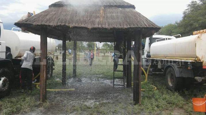 Incendiaron un quincho muy cerca de la Plaza de los Nintildeos