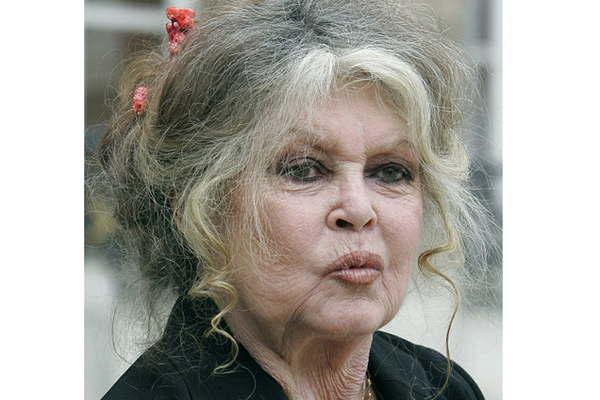 Brigitte Bardot- Muchas actrices calientan a los productores para tener un papel en un film 
