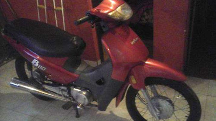 Le roboacute la moto a su tiacuteo y se la devolvioacute con detalles