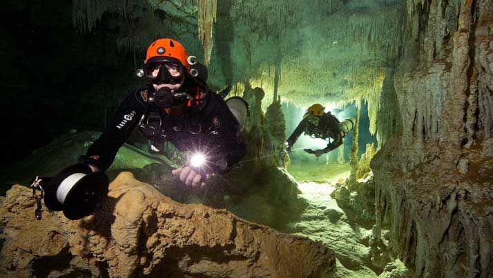 Video  Asiacute es la cueva submarina maacutes grande del mundo en Meacutexico