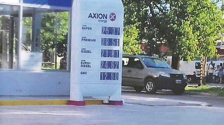 Axion subioacute sus combustibles hasta 58-en-porciento- y se sumoacute al alza que ya aplicaron Oil y Shell