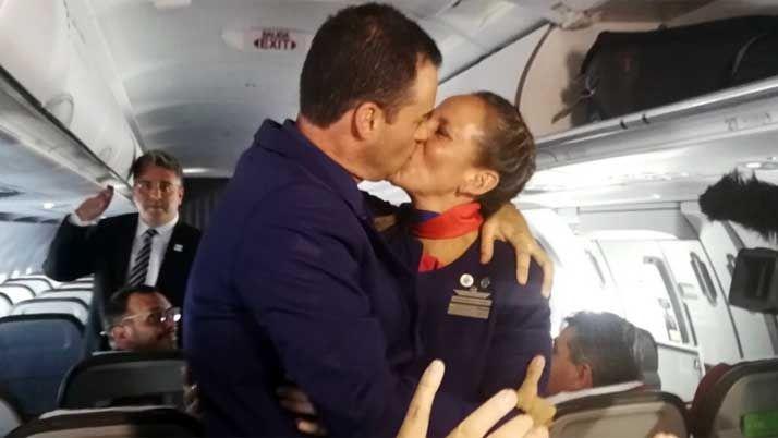 El Papa casoacute a una pareja a bordo del avioacuten en el que viajaba