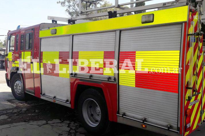 La nueva unidad para los bomberos de Las Termas llegó al Puerto de Z�rate