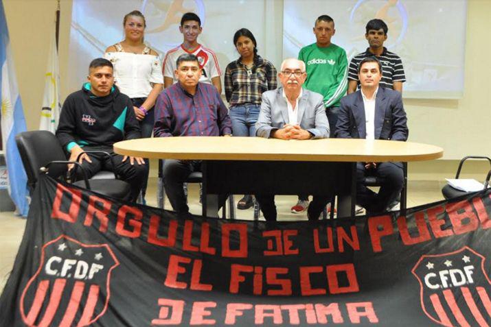 Autoridades y representantes del club dieron a conocer el programa de actividades