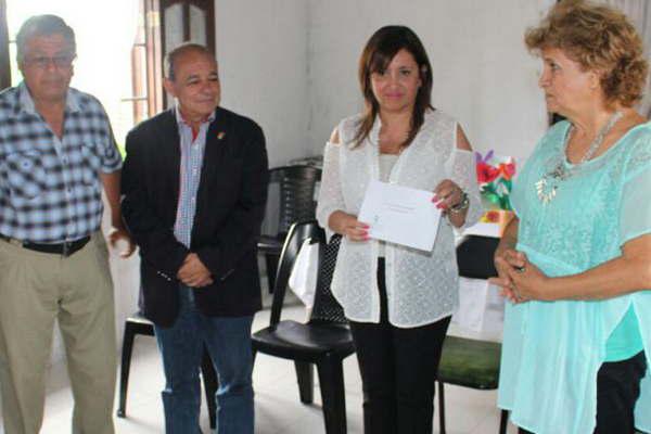 Fuentes otorgoacute un importante subsidio a un centro de jubilados