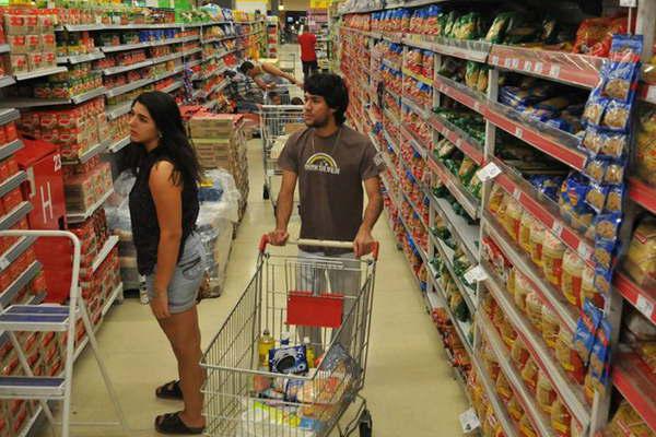 Las ventas en supermercados y en shoppings tuvieron un tenue avance de 1-en-porciento- en noviembre