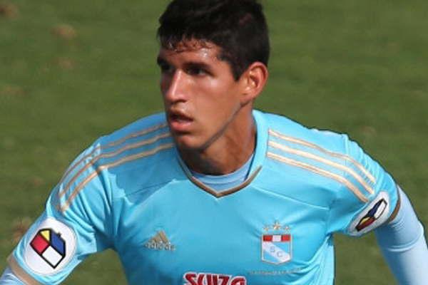 Veacutelez sumoacute al defensor peruano Luis Abram