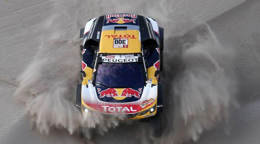 Peterhansel pierde una hora- Sainz se acerca al tiacutetulo