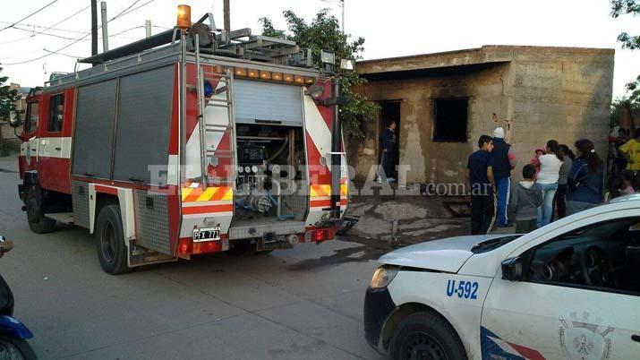 A raíz del incendio se hizo presente personal de bomberos y de la policía