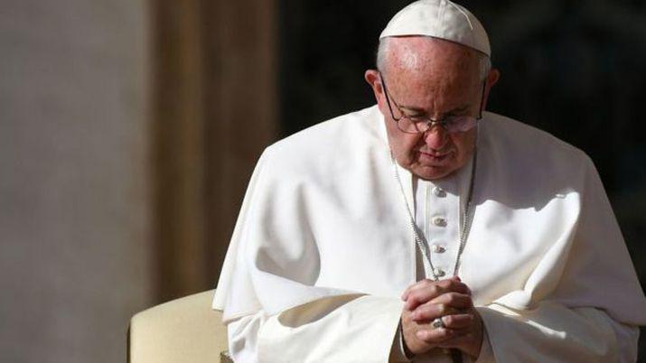 VIDEO  Diferencia del recibimiento y despedida del Papa Francisco en Chile y Peruacute