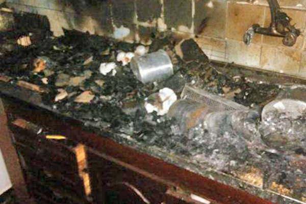 Incendio destruyoacute la casa materna del padre Centeno
